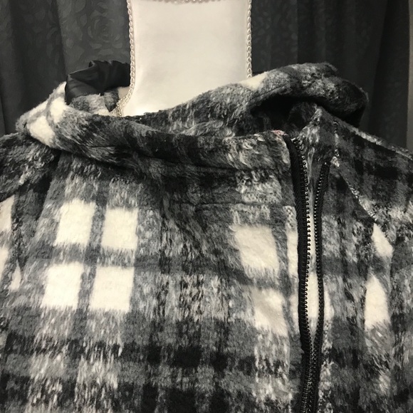 Magnificent black and white plaid coat - Picture 8 of 8